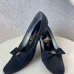Vintage 1960s elegant black fabric pumps shoes heel rhinestones Mr Easton sz 7N
